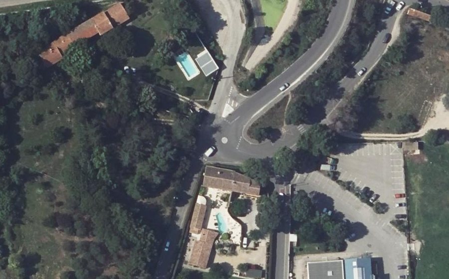 Vue aérienne du Rond-point anonyme n°1025906694