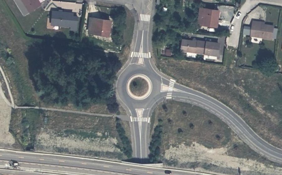 Vue aérienne du Rond-point anonyme n°1026132298