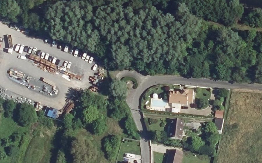 Vue aérienne du Rond-point anonyme n°102615801