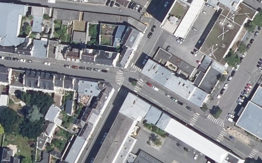 Vue aérienne du Rond-point anonyme n°1026440591