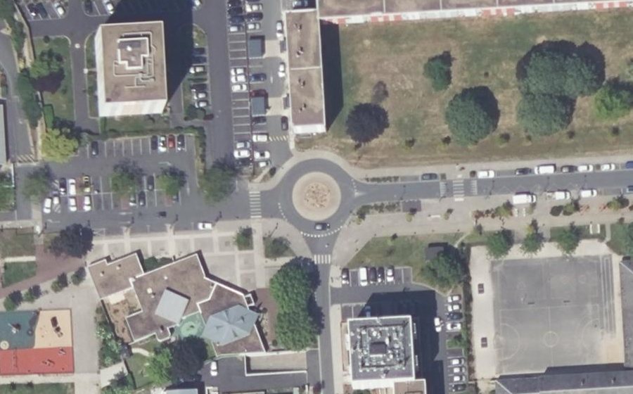 Vue aérienne du Rond-point anonyme n°1026470924