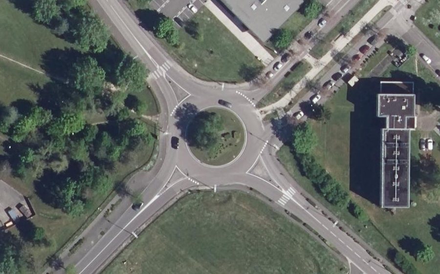 Vue aérienne du Rond-point anonyme n°1026509746