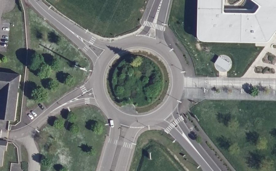 Vue aérienne du Rond-point anonyme n°1026510530