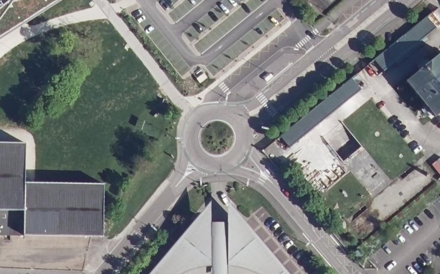 Vue aérienne du Rond-point anonyme n°1026511407
