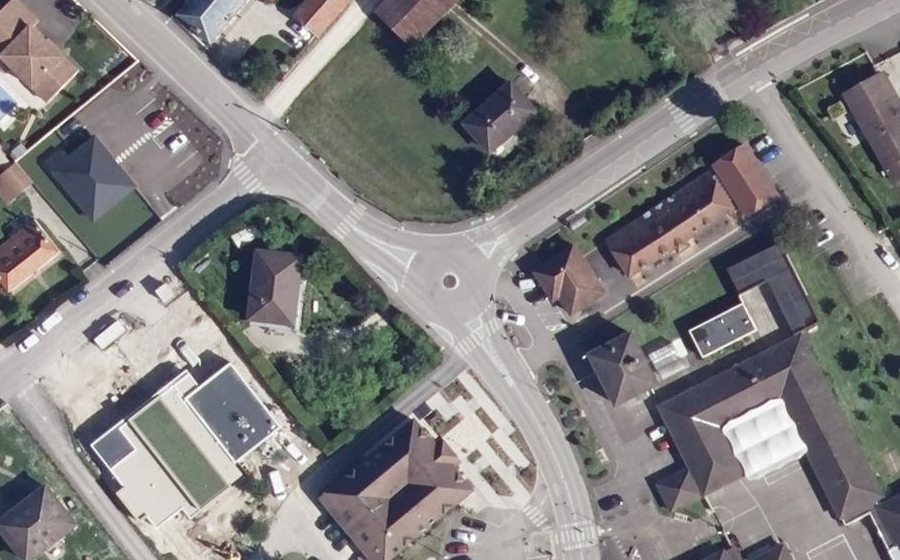 Vue aérienne du Rond-point anonyme n°1026511790