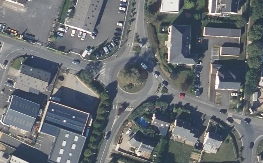 Vue aérienne du Rond-point anonyme n°102663593