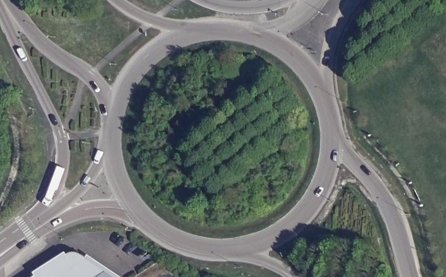 Vue aérienne du Rond-point anonyme n°1026679899