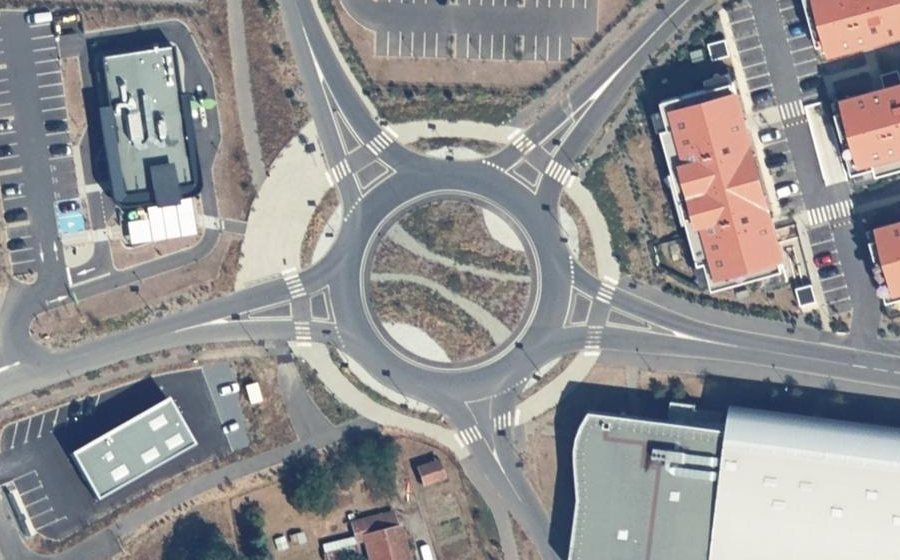 Vue aérienne du Rond-point anonyme n°1026733738