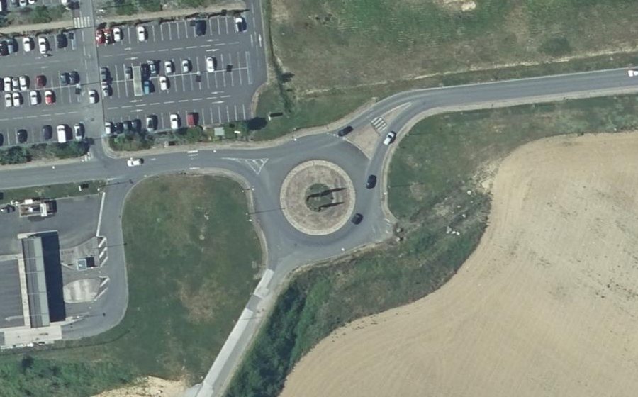 Vue aérienne du Rond-point anonyme n°1026750283