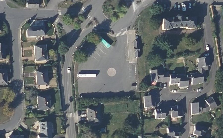 Vue aérienne du Rond-point anonyme n°102702172