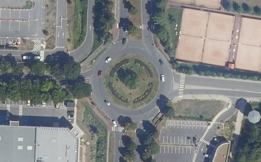 Vue aérienne du Rond-point anonyme n°1027059634