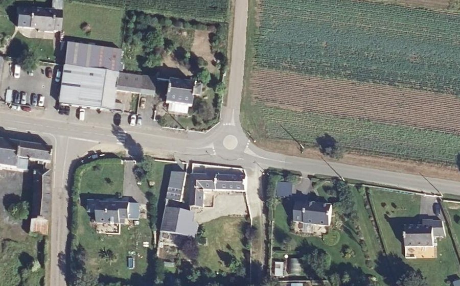 Vue aérienne du Rond-point anonyme n°1027093034