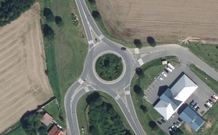 Vue aérienne du Rond-point anonyme n°102712105