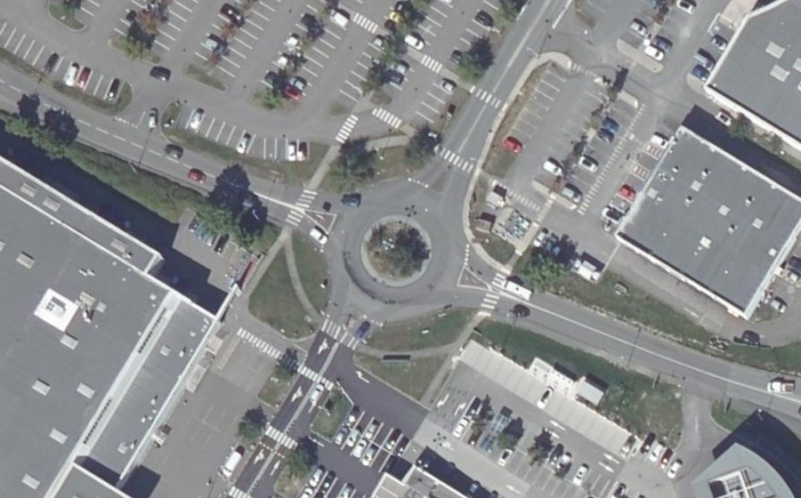 Vue aérienne du Rond-point anonyme n°1027178033