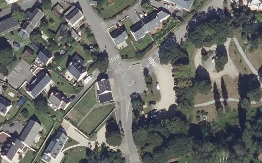 Vue aérienne du Rond-point anonyme n°102720475