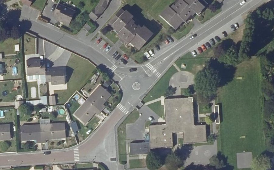 Vue aérienne du Rond-point anonyme n°102722170