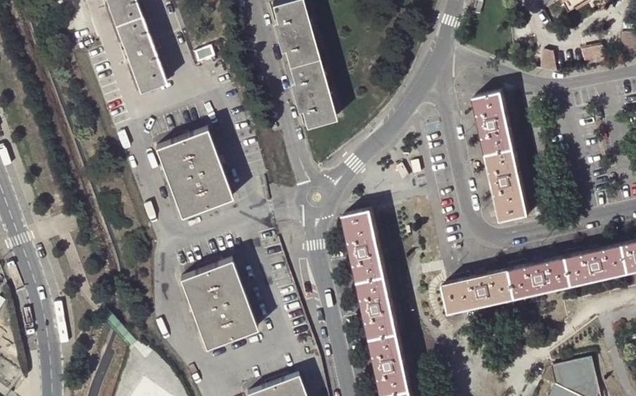 Vue aérienne du Rond-point anonyme n°1027473013