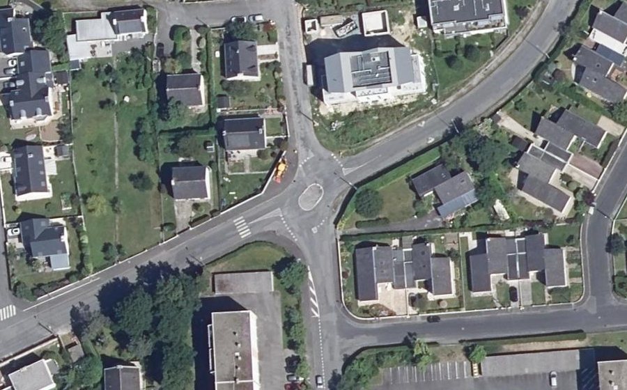 Vue aérienne du Rond-point anonyme n°1027628996