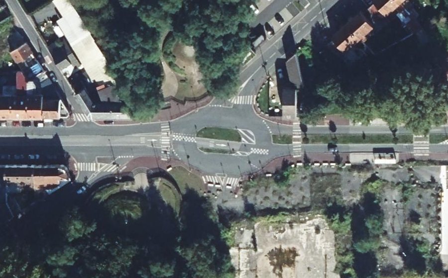 Vue aérienne du Rond-point anonyme n°1028330126