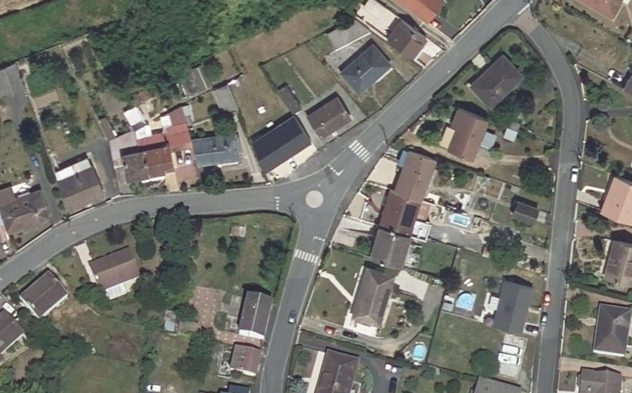 Vue aérienne du Rond-point anonyme n°1028514090