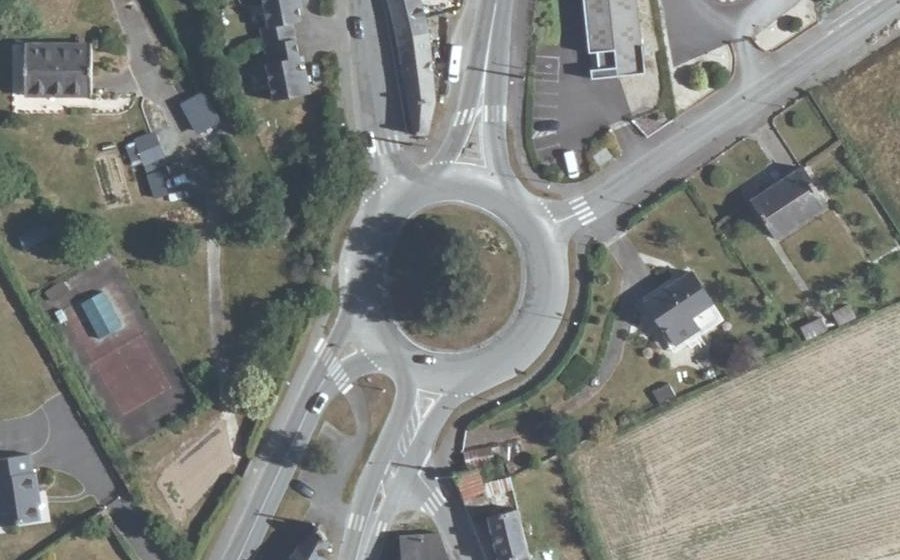 Vue aérienne du Rond-point anonyme n°102873017