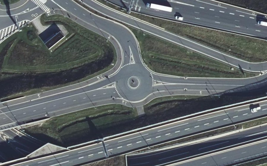 Vue aérienne du Rond-point anonyme n°1028746797