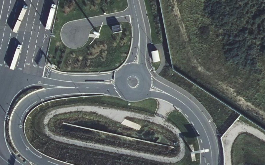 Vue aérienne du Rond-point anonyme n°1028746843