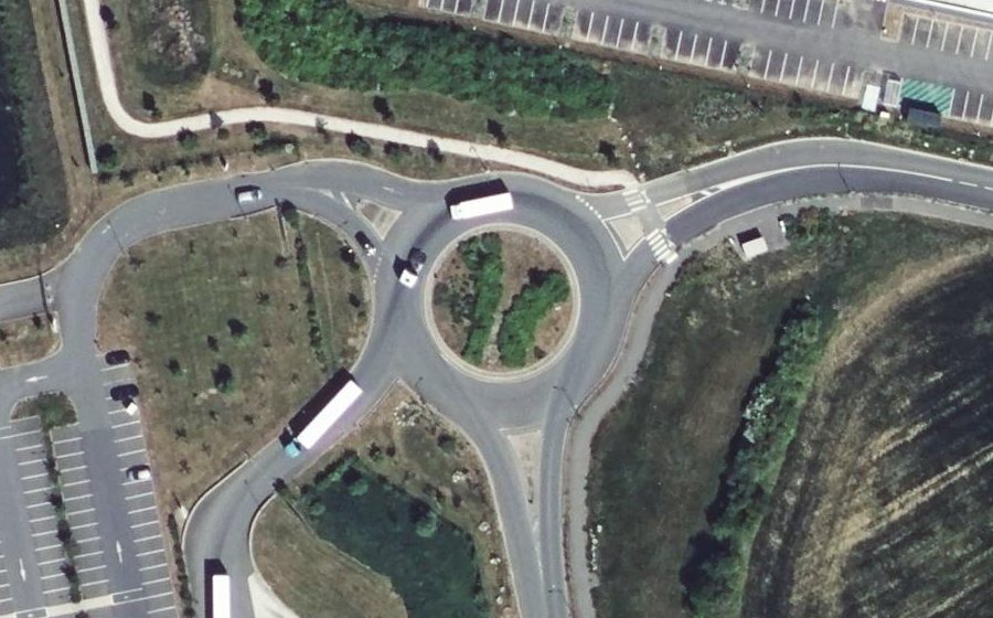 Vue aérienne du Rond-point anonyme n°1029327568