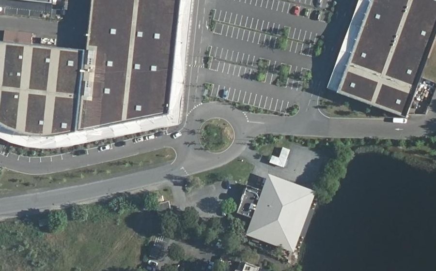 Vue aérienne du Rond-point anonyme n°1029379808