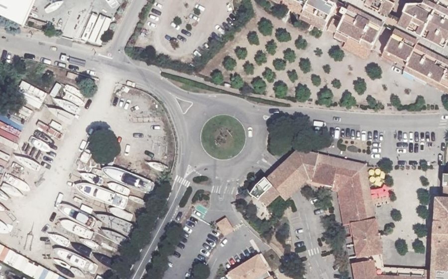 Vue aérienne du Rond-point anonyme n°102952326
