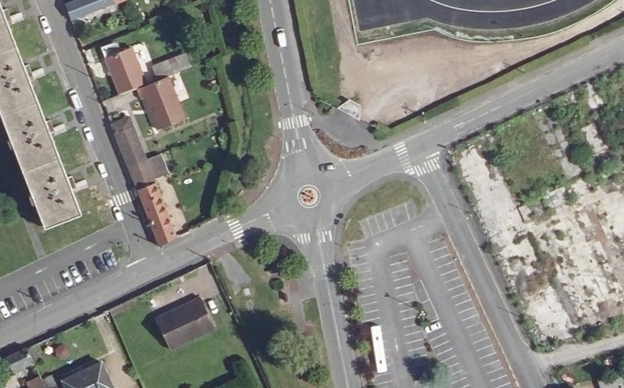 Vue aérienne du Rond-point anonyme n°1029592710