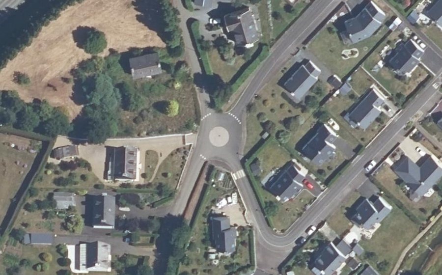 Vue aérienne du Rond-point anonyme n°1029665331