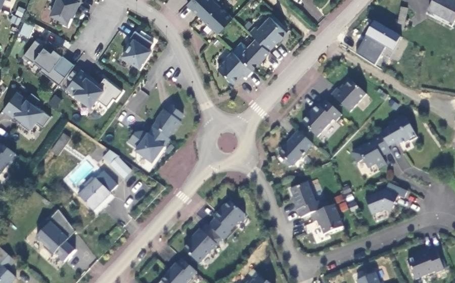 Vue aérienne du Rond-point anonyme n°1029976248