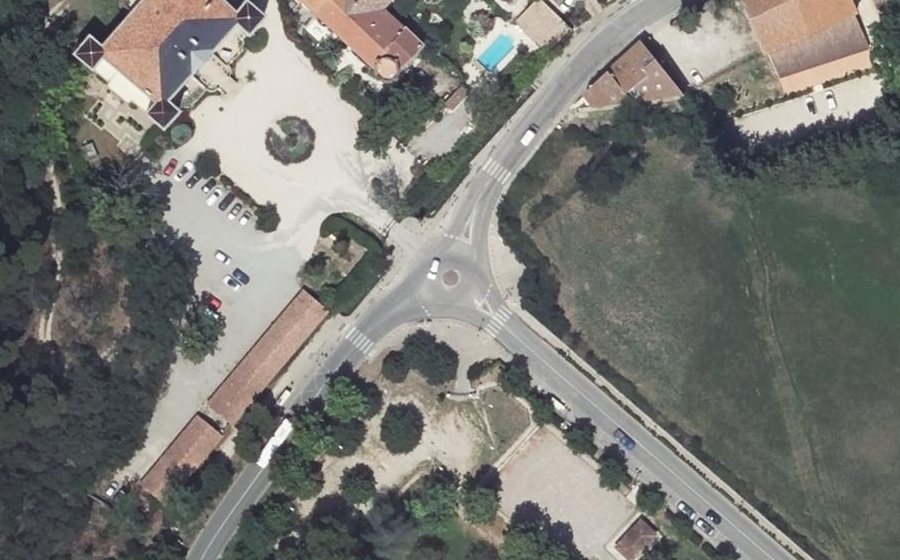 Vue aérienne du Rond-point anonyme n°1030001377