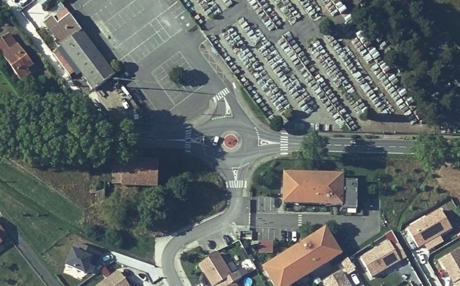 Vue aérienne du Rond-point anonyme n°1030051762