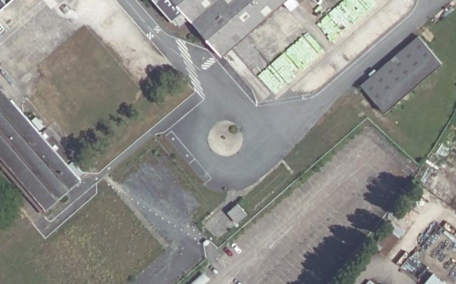 Vue aérienne du Rond-point anonyme n°1030084154