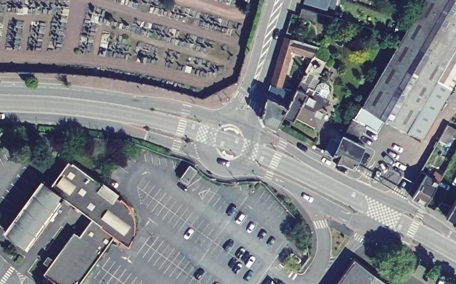 Vue aérienne du Rond-point anonyme n°103030933