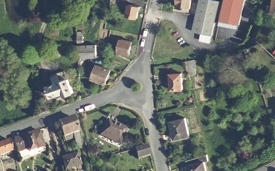 Vue aérienne du Rond-point anonyme n°1030412939