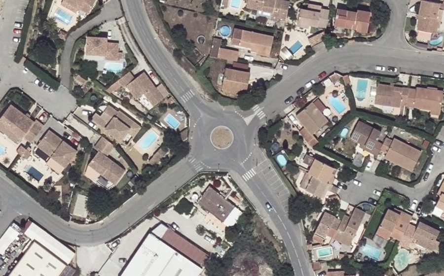 Vue aérienne du Rond-point anonyme n°103067507