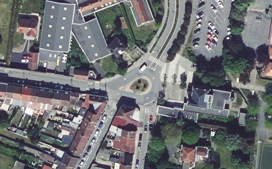 Vue aérienne du Rond-point anonyme n°1030804411