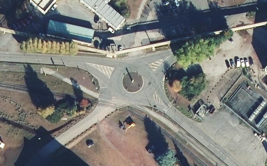 Vue aérienne du Rond-point anonyme n°1030813546