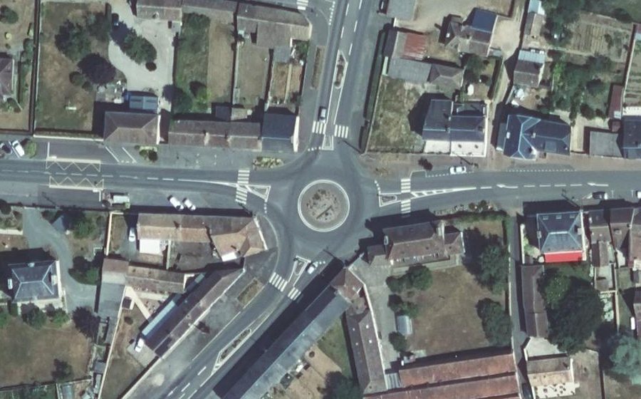 Vue aérienne du Rond-point anonyme n°103123085