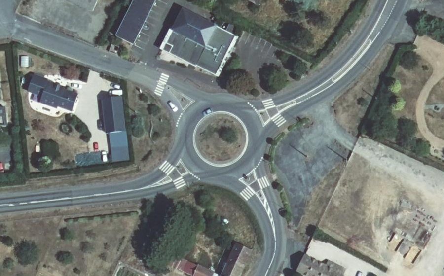 Vue aérienne du Rond-point anonyme n°103124678