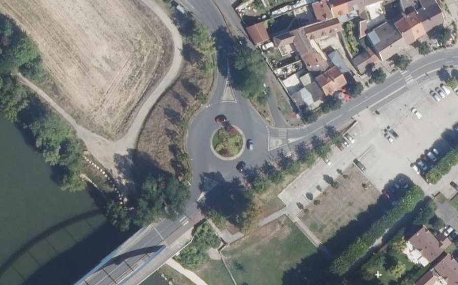 Vue aérienne du Rond-point anonyme n°1031457576