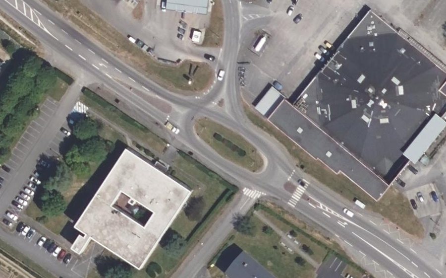 Vue aérienne du Rond-point anonyme n°103164736