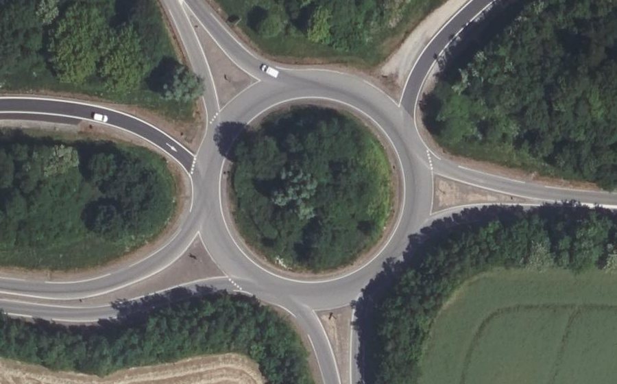 Vue aérienne du Rond-point anonyme n°103164744