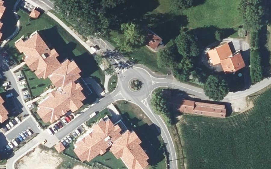 Vue aérienne du Rond-point anonyme n°1031703937