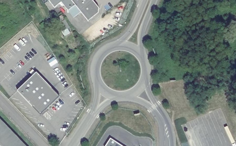 Vue aérienne du Rond-point anonyme n°103177971