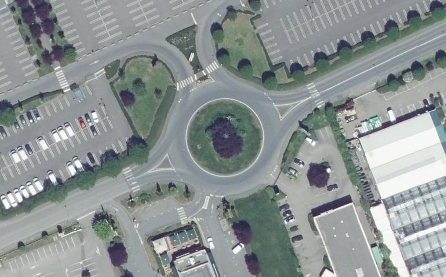 Vue aérienne du Rond-point anonyme n°103177972