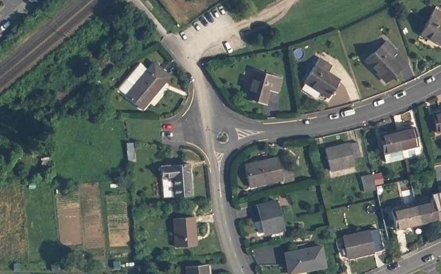Vue aérienne du Rond-point anonyme n°103184492
